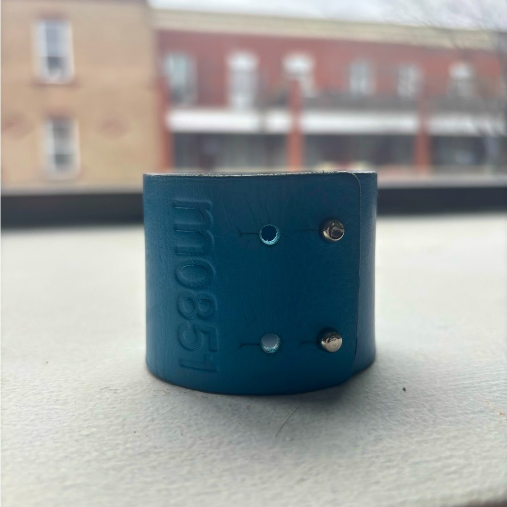 M0851 Turquoise leather bracelet
